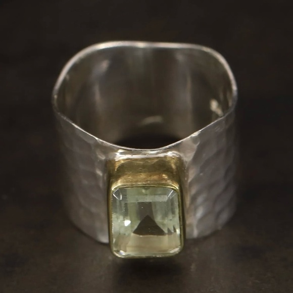 Jewelry - Vintage Sterling Silver - INDIA topaz hammered
Wavy cigar band ring ❤️